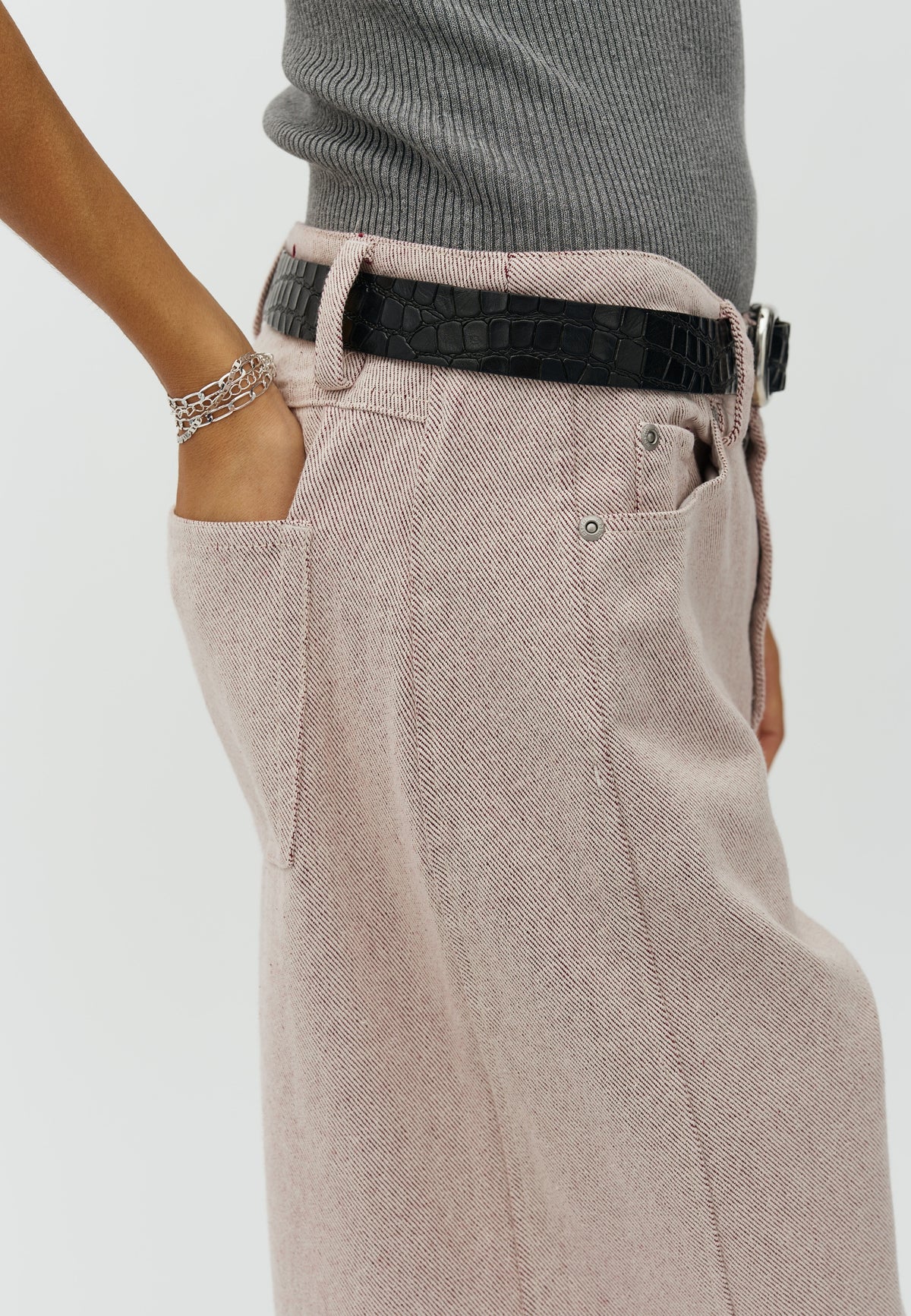 Bowa-M_Light Berry Wash_Model_1