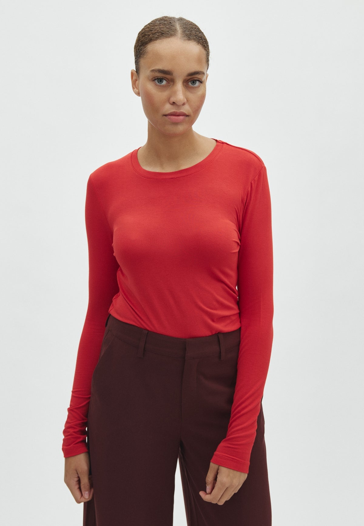 Christina-M_Red Aura_Model_0