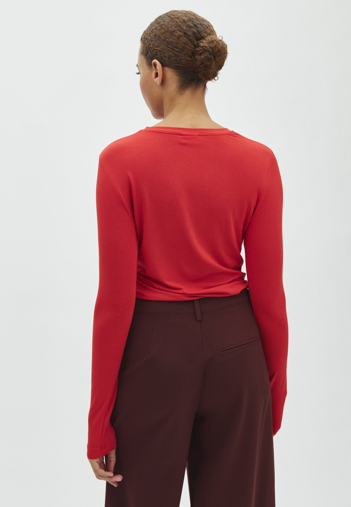Christina-M_Red Aura_Model_2